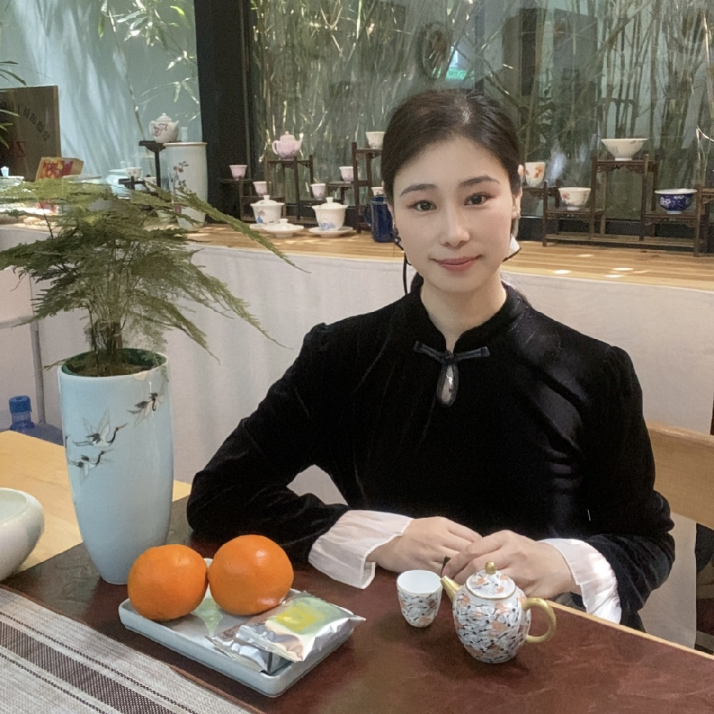 王運(yùn)婕（國瓷紅葉畫院高級(jí)畫師）