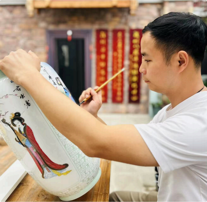王龍鵬（國瓷紅葉畫院高級(jí)畫師）