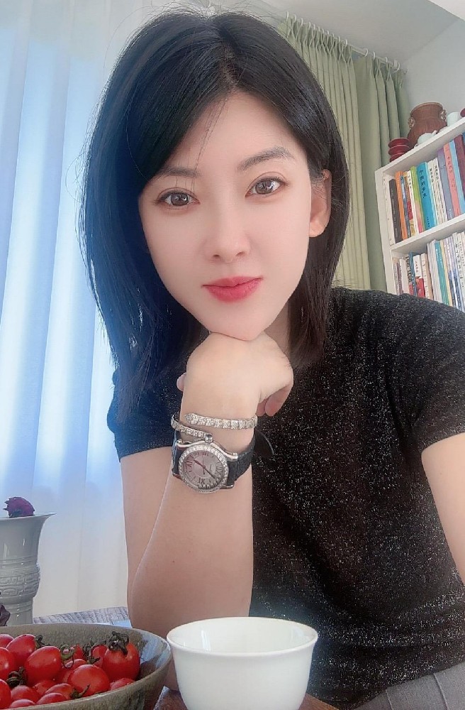 趙玲（國瓷紅葉畫院高級(jí)畫師）